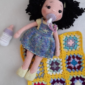 Amigurumi emzikli bebek