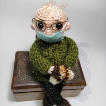 Bernie Sanders Amigurumi Bebek