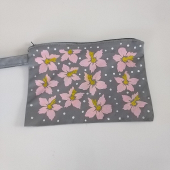 Çiçek desenli el boyama clutch çanta