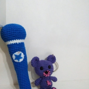 Amigurumi mikrofon ve ayıcık