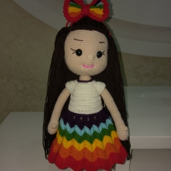 Amigurumi zikzak elbiseli kız