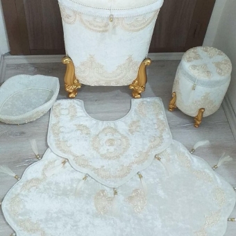 Krem Rengi Gold Detaylı Kirli Sepeti Seti ve El Yapımı Paspas Seti