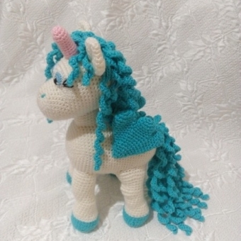 Amigurumi unicorn